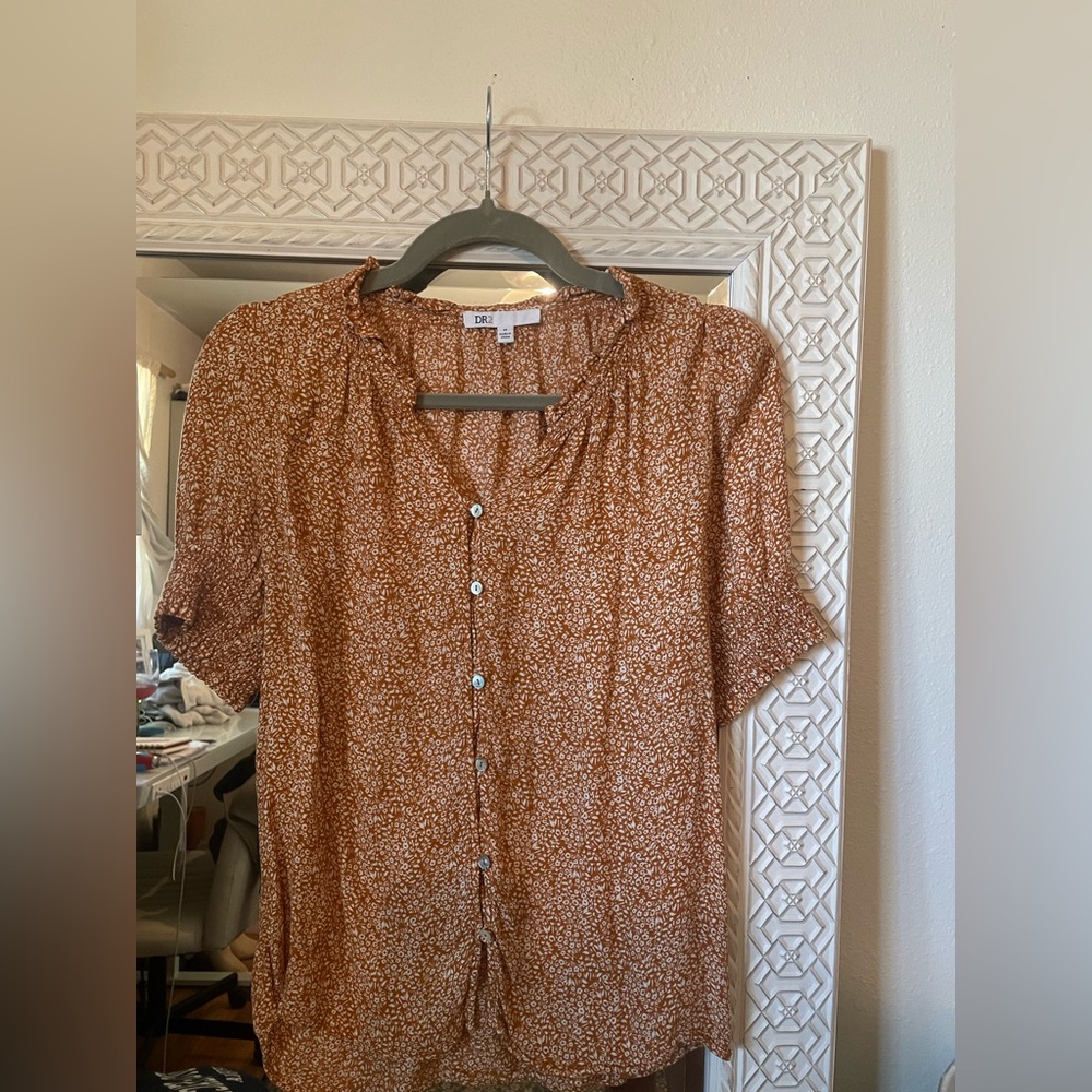 DR2 Tan and White Floral Blouse